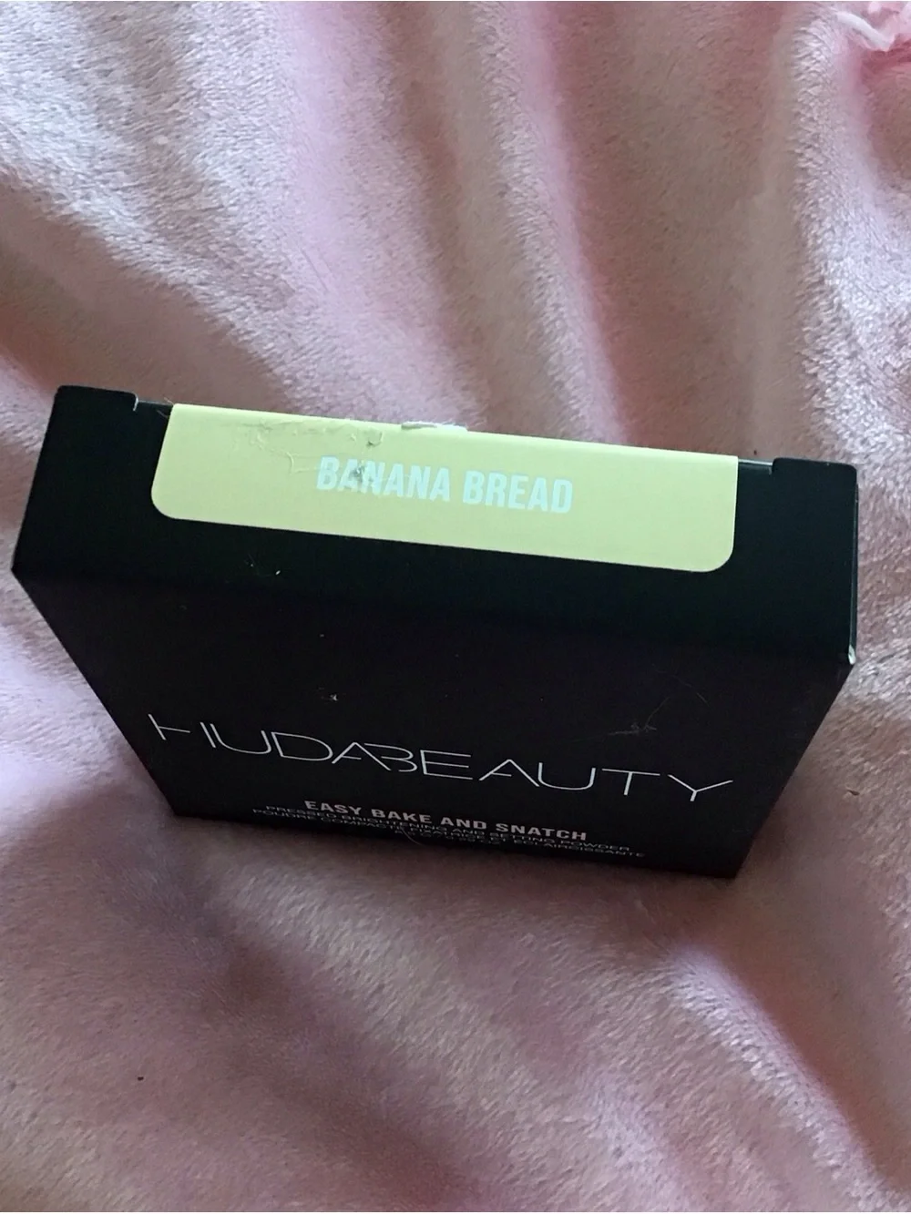 New HUDA BEAUTY Easy Bake Banana Bread Brightening Setting Powder